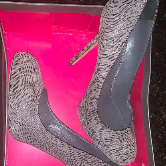 Sergio Rossi Snake Grey Heels - Picture 3 of 3